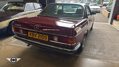 Lot 876 - 1977 MERCEDES 230 CW AUTO