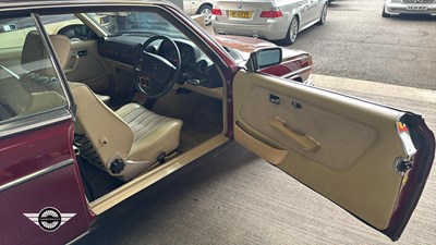 Lot 876 - 1977 MERCEDES 230 CW AUTO