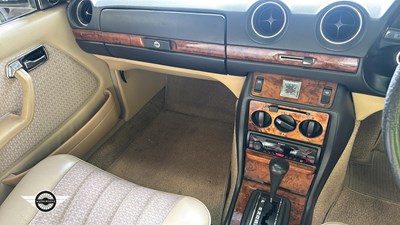 Lot 876 - 1977 MERCEDES 230 CW AUTO