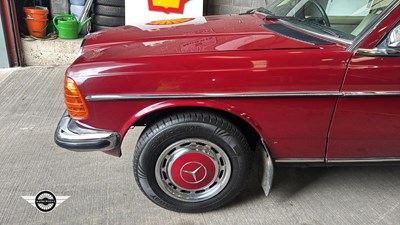 Lot 876 - 1977 MERCEDES 230 CW AUTO