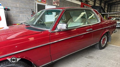 Lot 876 - 1977 MERCEDES 230 CW AUTO