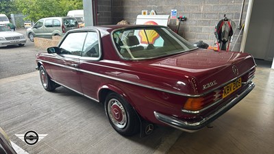 Lot 876 - 1977 MERCEDES 230 CW AUTO