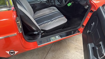 Lot 826 - 1980 MG B GT