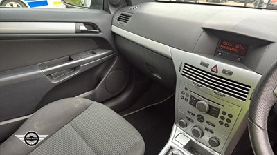 Lot 834 - 2005 VAUXHALL ASTRA SXI