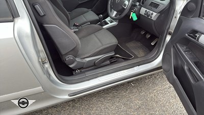 Lot 834 - 2005 VAUXHALL ASTRA SXI