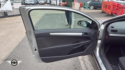 Lot 834 - 2005 VAUXHALL ASTRA SXI