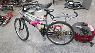 Lot 879 - MOUNTAIN BIKE + EXERCISE MACHINES