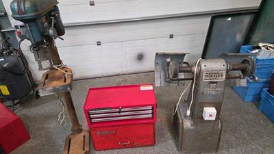 Lot 295 - SNAP-ON + CLARKE TOOL BOXES,LARGE PILLAR DRILL,POLISHING/BUFFING MACHINE
