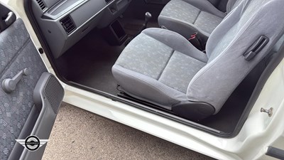 Lot 660 - 1995 ROVER 111I