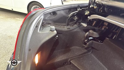 Lot 332 - 2004 MERCEDES SLK 350 AUTO