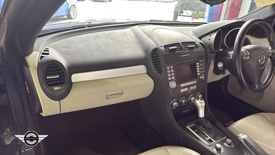 Lot 332 - 2004 MERCEDES SLK 350 AUTO