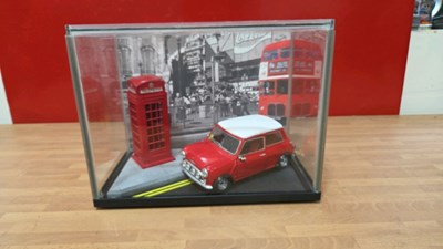 Lot 173 - 1/16 SCALE MINI STREET SCENE DIORAMA