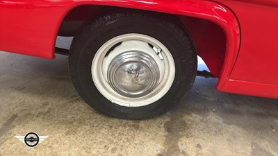 Lot 303 - 1961 VAUXHALL VICTOR DELUXE