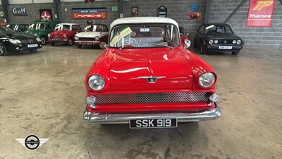 Lot 303 - 1961 VAUXHALL VICTOR DELUXE