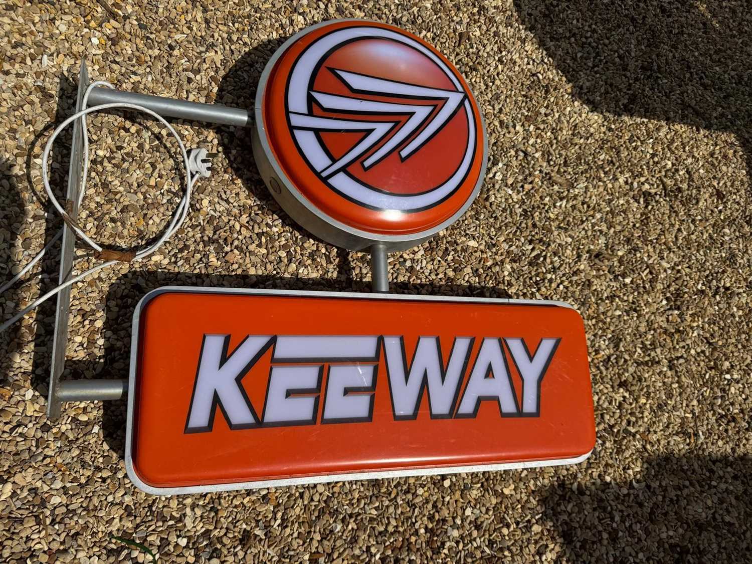 Lot 887 - KEEWAY LIGHT UP SIGN 29" X 35"