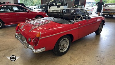 Lot 661 - 1973 MG B