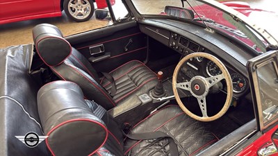 Lot 661 - 1973 MG B