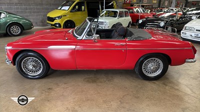Lot 661 - 1973 MG B