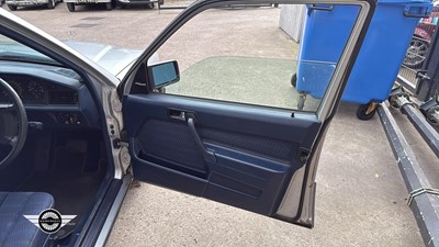 Lot 588 - 1991 MERCEDES 190E AUTO