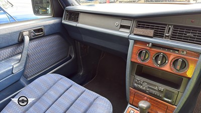 Lot 588 - 1991 MERCEDES 190E AUTO