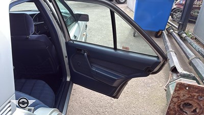 Lot 588 - 1991 MERCEDES 190E AUTO