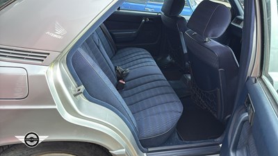 Lot 588 - 1991 MERCEDES 190E AUTO