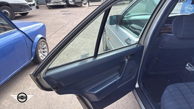 Lot 588 - 1991 MERCEDES 190E AUTO