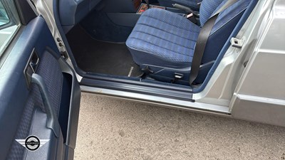 Lot 588 - 1991 MERCEDES 190E AUTO
