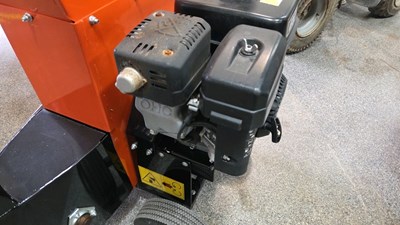 Lot 827 - ECHO BEAR SC3265 PETROL WOOD CHIPPER