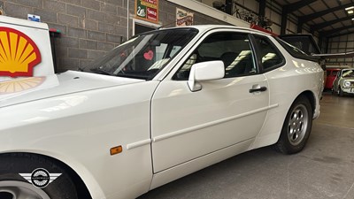 Lot 260 - 1985 PORSCHE 944