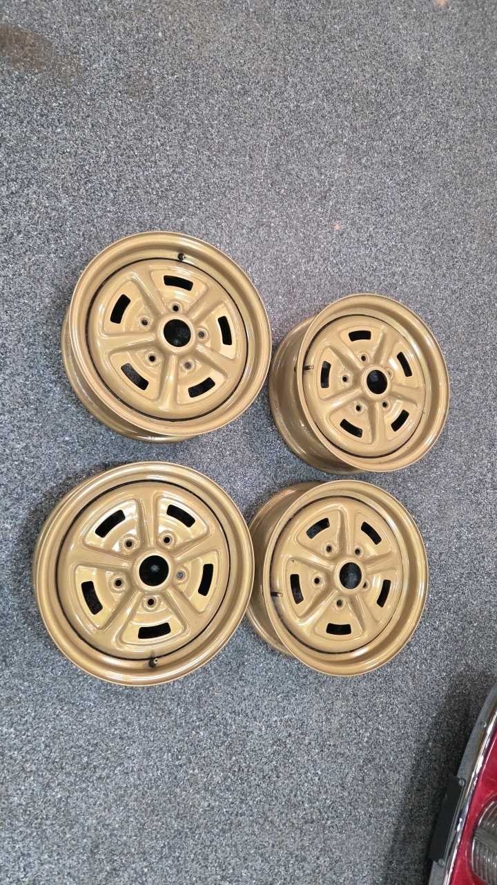 Lot 815 - 4 X ROSTYLE WHEEL RIMS