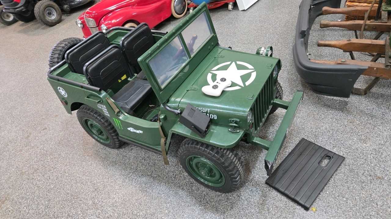 Lot 183 - 3 SEATER ARMY JEEP ELECTRIC CAR