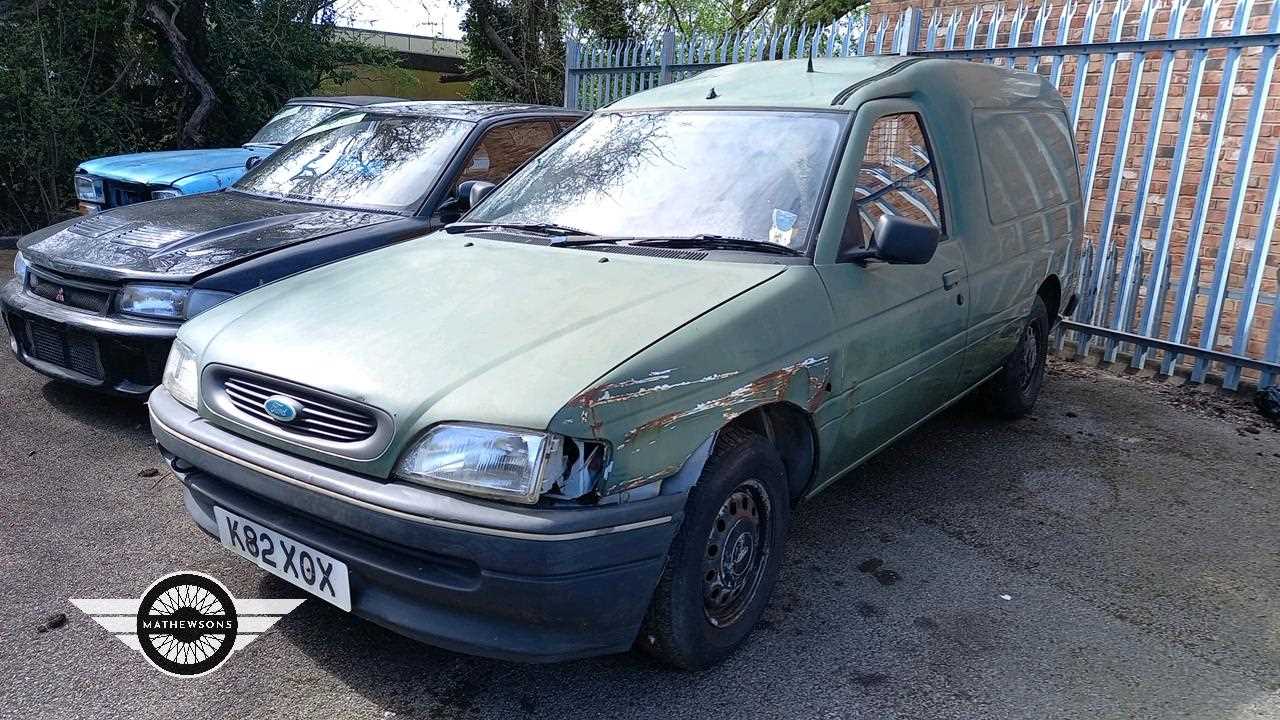Lot 160 - 1992 FORD ESCORT POPULAR