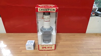 Lot 613 - CHAMPION SPARK PLUG RADIO IN ORIGINAL BOX