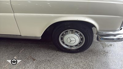 Lot 732 - 1965 MERCEDES