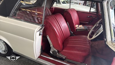 Lot 732 - 1965 MERCEDES