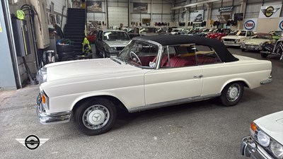 Lot 732 - 1965 MERCEDES
