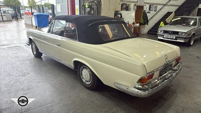Lot 732 - 1965 MERCEDES