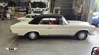 Lot 732 - 1965 MERCEDES