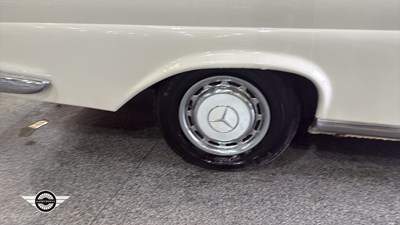 Lot 732 - 1965 MERCEDES