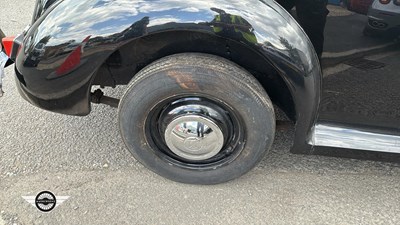 Lot 49 - 1954 MORRIS MINOR