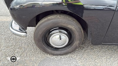 Lot 49 - 1954 MORRIS MINOR