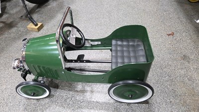 Lot 351 - GREEN CHILD'S PEDAL CAR