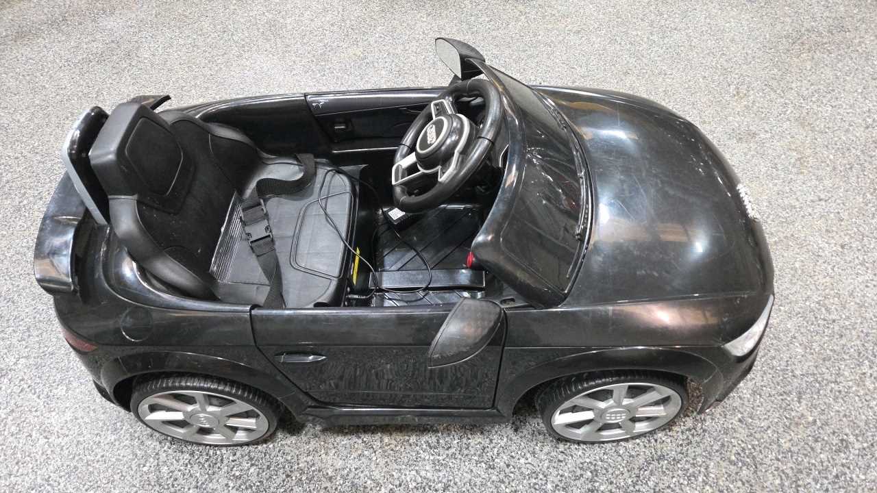 Lot 108 - AUDI TT RS CHILD'S ELECTRIC CAR WITH MP3 PLAYER