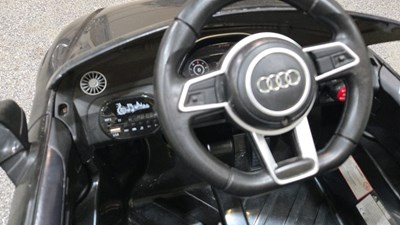 Lot 108 - AUDI TT RS CHILD'S ELECTRIC CAR WITH MP3 PLAYER