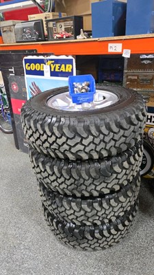 Lot 542 - 4 X LAND ROVER DEFENDER WHEELS C/W MUD TERRAIN TYRES & WHEEL NUTS
