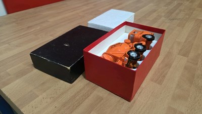 Lot 51 - BOXED READY MIX CONCRETE MIXER WAGON TABLE/ DESK LIGHTER