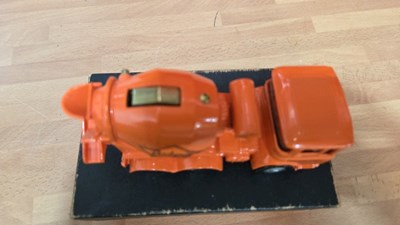 Lot 51 - BOXED READY MIX CONCRETE MIXER WAGON TABLE/ DESK LIGHTER
