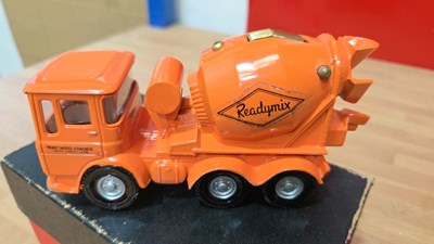 Lot 51 - BOXED READY MIX CONCRETE MIXER WAGON TABLE/ DESK LIGHTER
