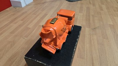 Lot 51 - BOXED READY MIX CONCRETE MIXER WAGON TABLE/ DESK LIGHTER